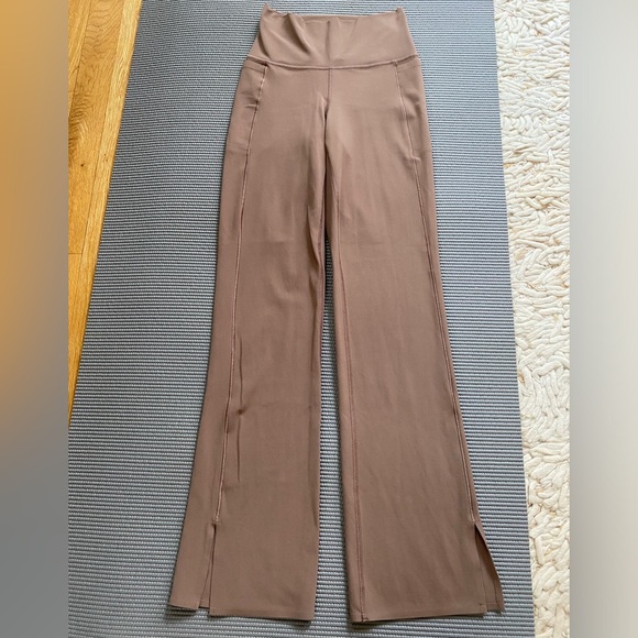 Athleta Pants - Athleta Crop Leggings